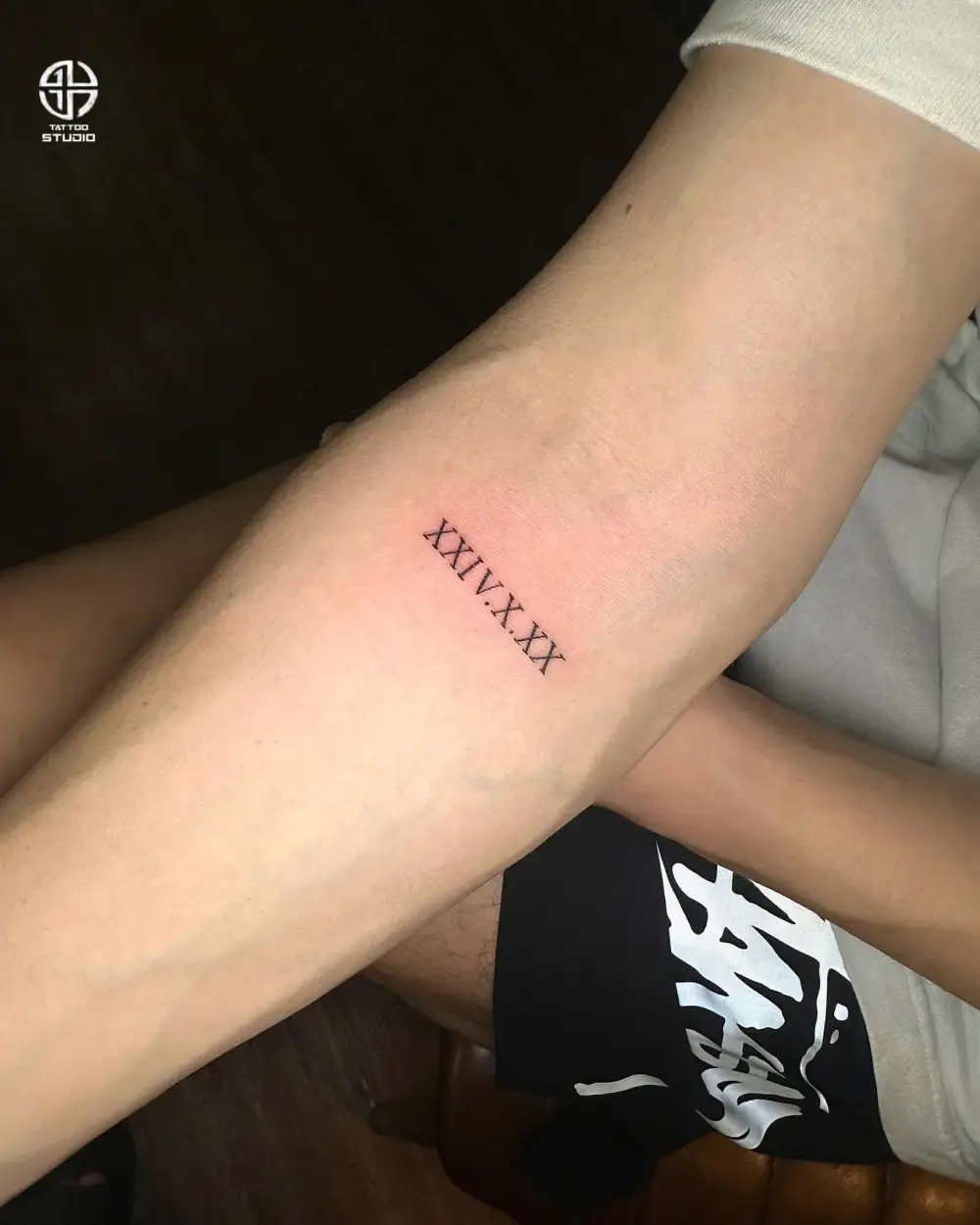 hình xăm mini số la mã ngày tháng năm